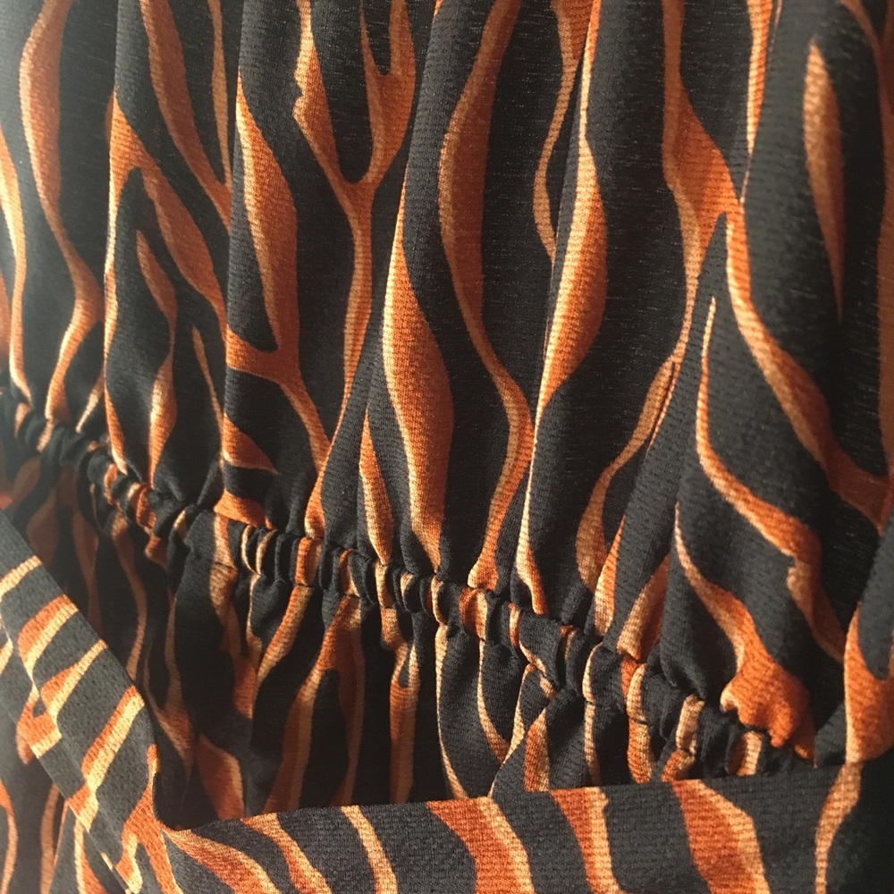 Animal Print Sleeveless V-Neck Belt Summer Romper - Picture 3 of 8